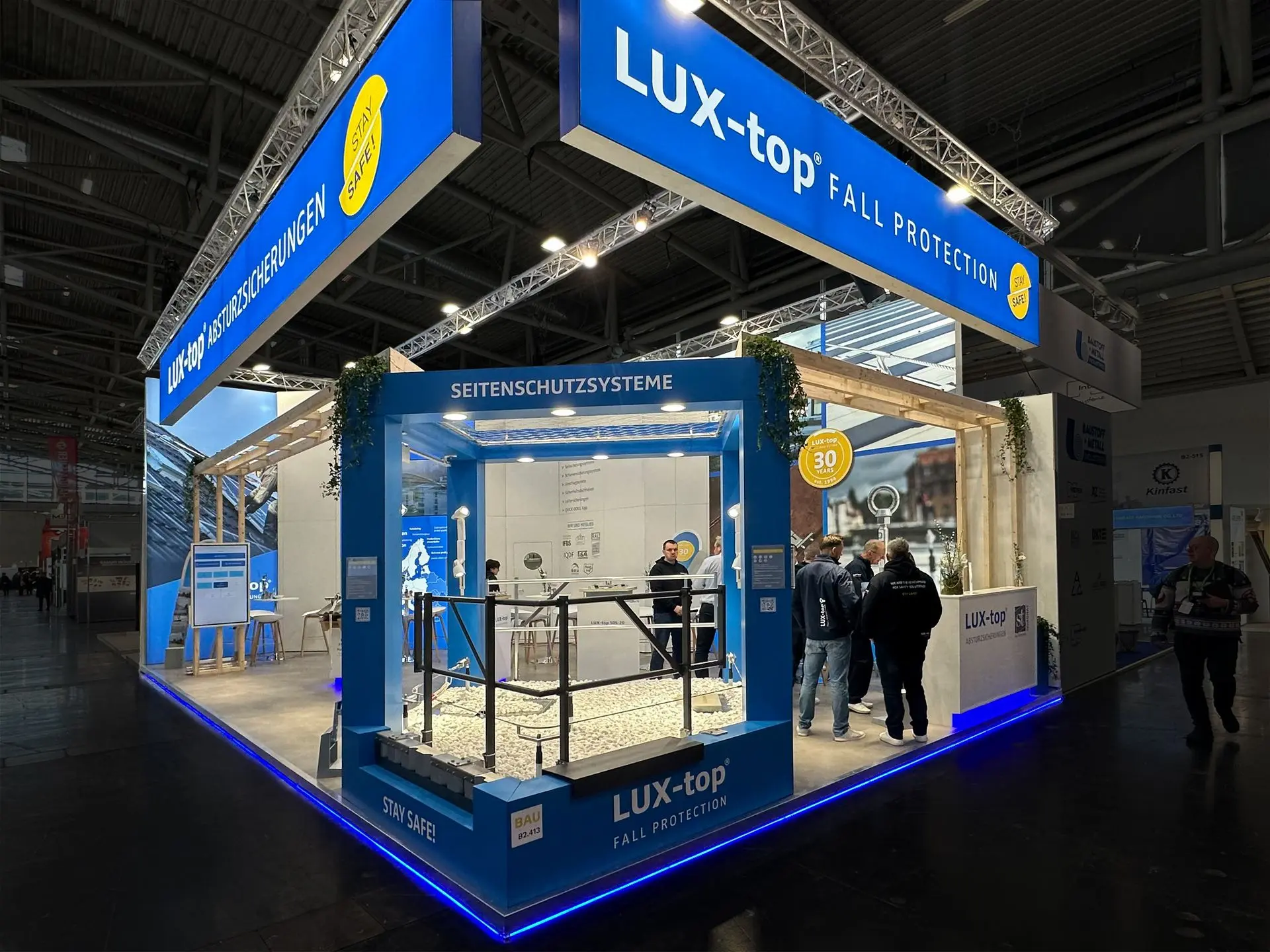 Sustainable booth design for St Quadrat at BAU25 with lightboxes and custom made cube for product display