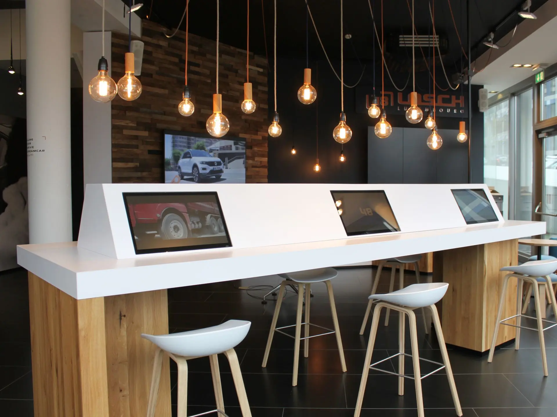Customer Experience by Format with custom made lightning and furniture solution for LOSCH